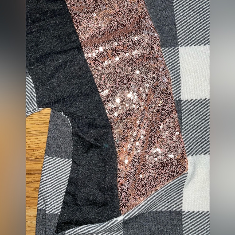 7th Ray Gracie Sequin and Plaid Top Women Medium Oversized Gray Cream Boutique - Picture 2 of 6